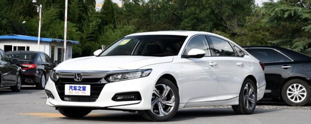 雅阁前车盖打开方法(雅阁怎么打开前引擎盖)