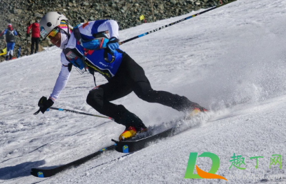 滑雪会伤膝盖吗(滑雪会受伤吗)