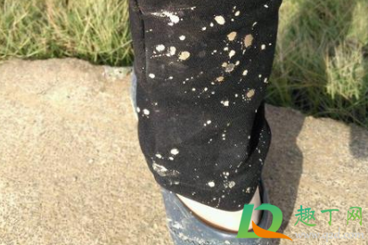 走路带泥巴怪鞋子吗(带泥的鞋子)