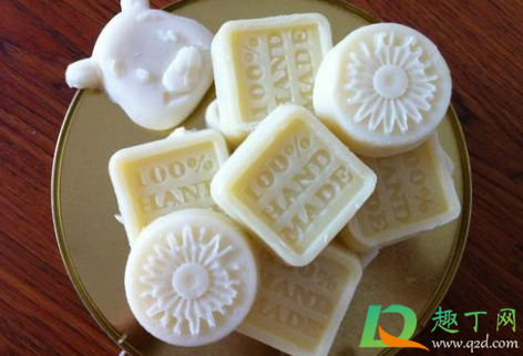 手工皂和洗面奶哪个早上用(早上用肥皂还是洗面奶)