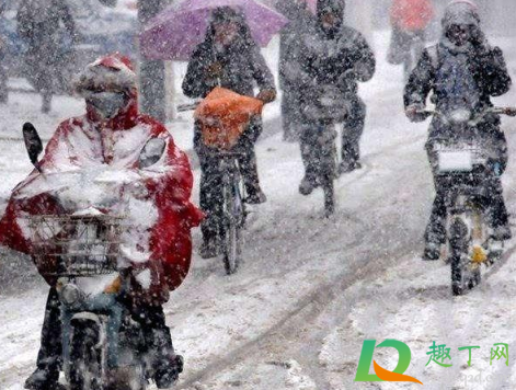 下雪天电瓶车打滑咋整(下雪天骑电车滑怎么办)