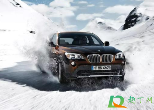 下雪天开车可以踩刹车吗(下雪天怎么踩刹车)