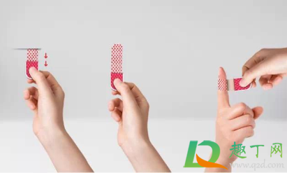 创可贴会和伤口处的血肉粘在一起吗(伤口会和创可贴粘起来吗)