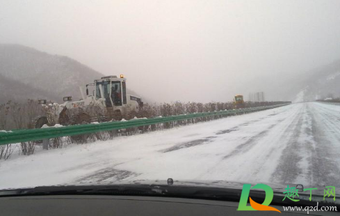 今天下雪明天高速能走车吗