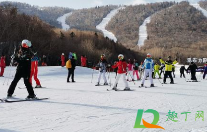 滑雪会伤膝盖吗(滑雪会受伤吗)