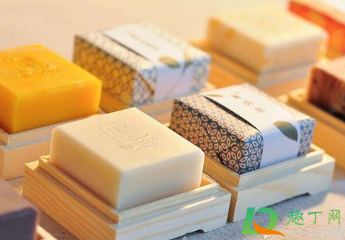 手工皂和洗面奶哪个早上用(早上用肥皂还是洗面奶)