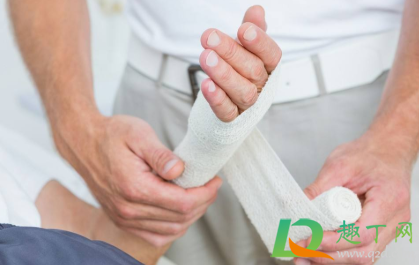 摔倒了伤口里面有土怎么办(在水泥地上摔倒了如何处理伤口) 摔倒了伤口里面有土怎么办(在水泥地上摔倒了如何处理伤口)