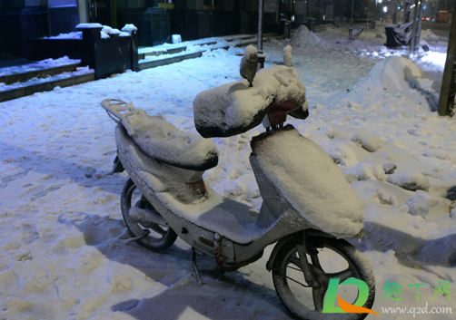 下雪天电瓶车打滑咋整(下雪天骑电车滑怎么办)