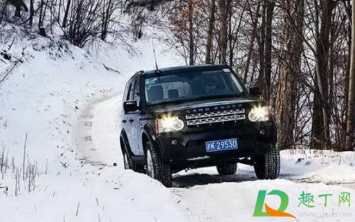 雪天上坡上不去溜车怎么办(下雪车上不去坡怎么办)