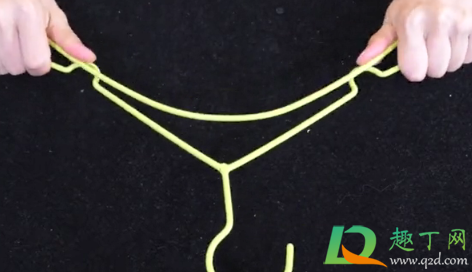 衣服怎样挂避免肩膀鼓包(将衣服把肩膀挂出包怎么办)