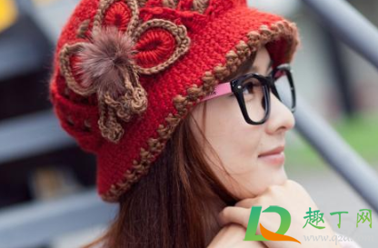 黄皮戴什么颜色的毛呢帽子(黄皮肤戴什么颜色的帽子)