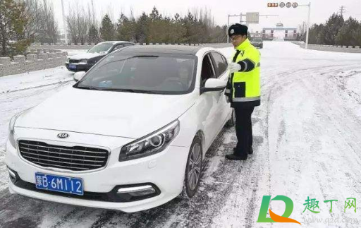 下雪开车用D挡还是用m挡(跑高速用d挡还是m挡)