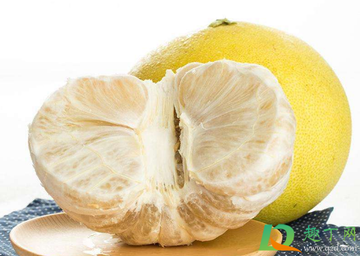 柚子其中一掰发霉其他掰能吃吗(拨开的柚子发了一点霉可以吃吗)