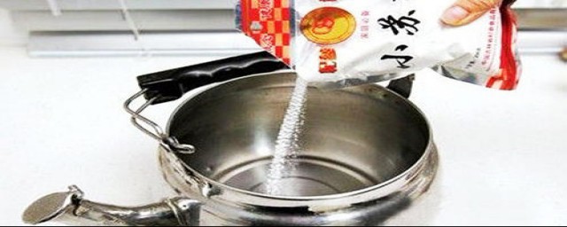 烧水壶的水垢怎么去除(如何去除烧水壶上的水垢)