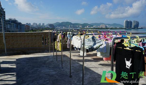 衣服怎样挂避免肩膀鼓包(将衣服把肩膀挂出包怎么办)