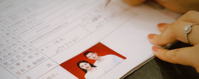 补办时夫妻双方必须在场吗(补办购房合同需要夫妻双方到场吗)