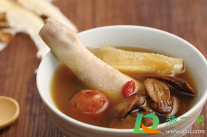 煲鸡汤需要焯水去腥吗(煲鸡汤到底要不要焯水) 煲鸡汤需要焯水去腥吗(煲鸡汤到底要不要焯水)