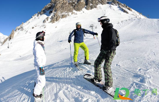 初次滑雪需要准备什么(第一次去滑雪场滑雪需要准备什么)