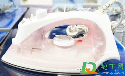 电熨斗蒸汽的好还是不蒸汽的好(蒸汽熨斗和不蒸汽熨斗哪种好)