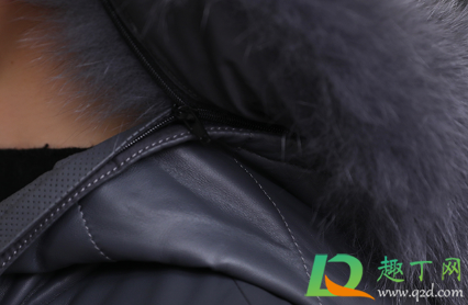 绵羊皮羽绒服沾油怎么处理(羽绒服沾上油怎么处理)