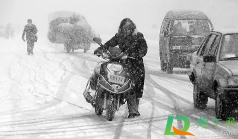 下雪电动车可以在外面吗(下雪电动车可以在户外充电吗)