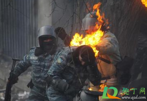 如果身上着火应该怎么处理(如果身上着火应该怎么处理?) 如果身上着火应该怎么处理(如果身上着火应该怎么处理?)