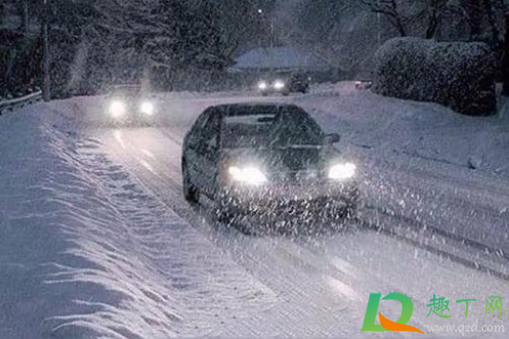 下雪天开车用什么档位(下雪天几档起步) 下雪天开车用什么档位(下雪天几档起步)