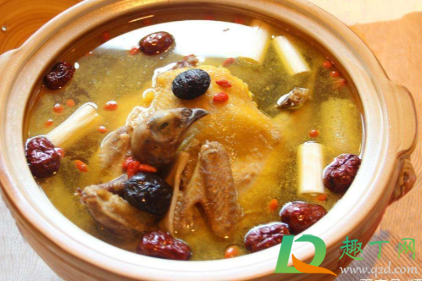 煲鸡汤需要焯水去腥吗(煲鸡汤到底要不要焯水)