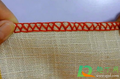 牛仔裤如何锁毛边(毛边裤脚怎么锁边)