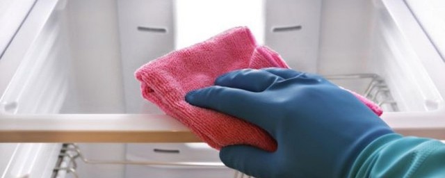 冰箱里发黄怎么办(冰箱发黄怎么回事)