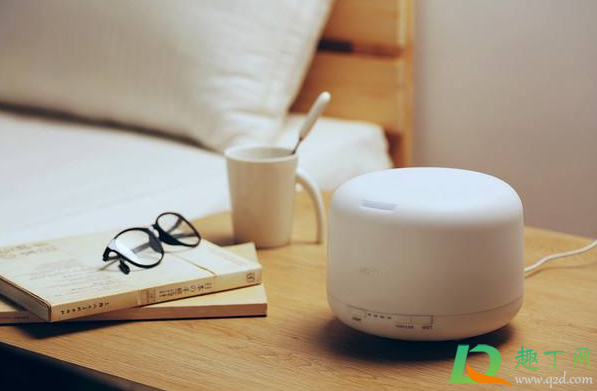 加湿器是放在空调出风口还是进风口(空调出风口加湿装置)