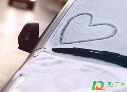 下雪天开车踩刹车有异响怎么回事(下雪天踩刹车有异响滋滋声)