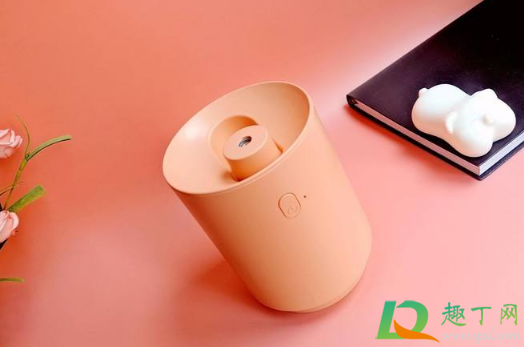 加湿器里面的水放时间长了再使用有问题么(加湿器水放了很久)