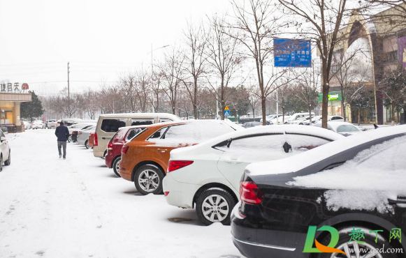 下雪天停车穿车衣好还是不穿车衣好(下雪了需要用车衣吗)