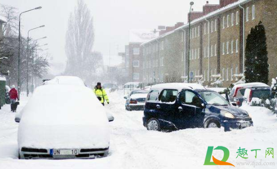 车上积雪等着自己融化可以吗(雪在车上可以等自然融化吗?)