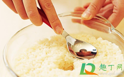 做酒酿用什么容器好(自己酿酒用什么容器储存好)