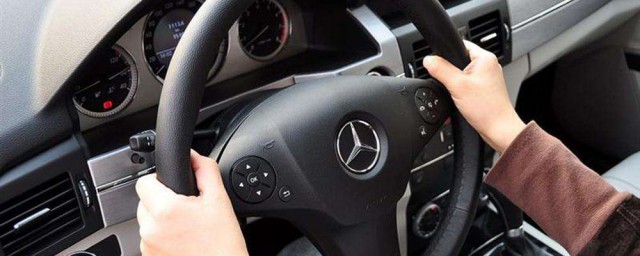 转向机漏油会不会出现方向盘抖动(方向机坏了会导致方向盘抖动吗)