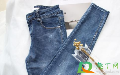 牛仔裤如何锁毛边(毛边裤脚怎么锁边)