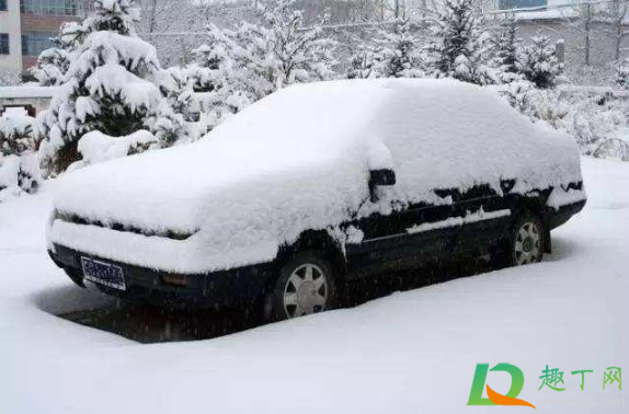 下雪天停车穿车衣好还是不穿车衣好(下雪了需要用车衣吗)