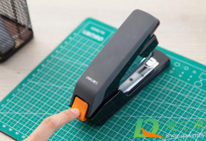 订书机钉子卡在里面怎么办(订书钉卡在订书机里了怎么办) 订书机钉子卡在里面怎么办(订书钉卡在订书机里了怎么办)