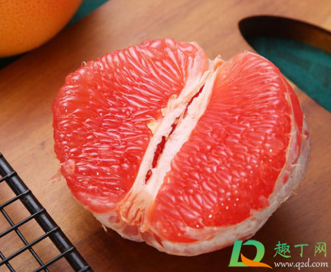 柚子皮皱皱的是怎么回事(柚子皮皱了才好吃真的假的)