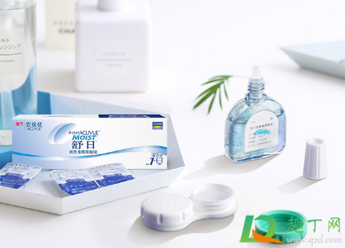 戴隐形眼镜看电脑屏幕是凹的怎么回事(戴隐形眼镜看手机屏幕是凹的怎么回事)