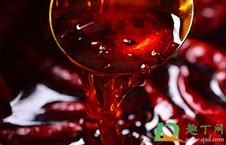 火锅清油好还是牛油好吃(清油火锅和牛油火锅哪个味道好)