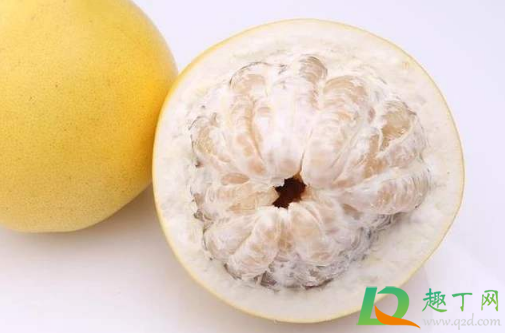 柚子切开有蜂蜜样粘液正常吗(柚子剥开里面有胶状)