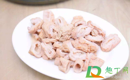 肥肠过水之后是不是会缩水很多(生肥肠煮熟后会缩水多少)