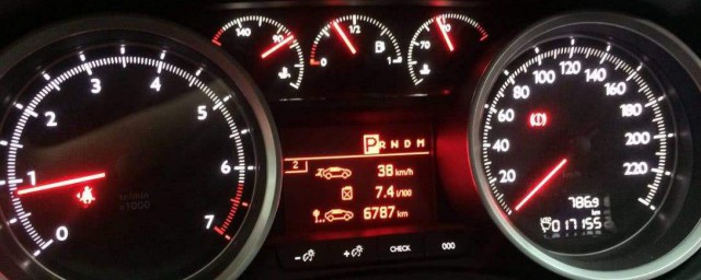 热车会磨损引擎机件吗(热车启动有磨损吗)