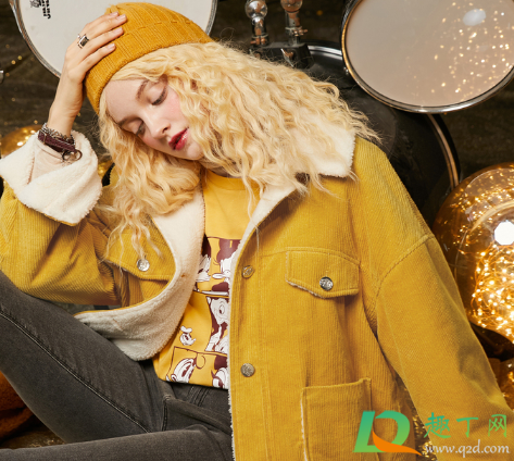 棉服粘上化妆品怎么洗(棉服粘上油怎么洗)