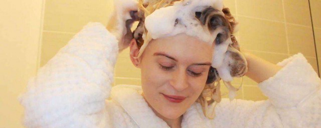 怎么用醋洗头发呢(用醋怎么洗头?)