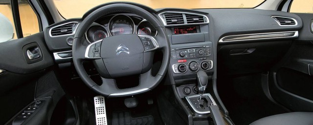 打方向盘方法(打方向盘方法不对扣分吗)