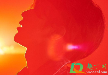 女生喉结位置突出是甲状腺有问题吗(有甲状腺结节喉结处会凸出吗) 女生喉结位置突出是甲状腺有问题吗(有甲状腺结节喉结处会凸出吗)